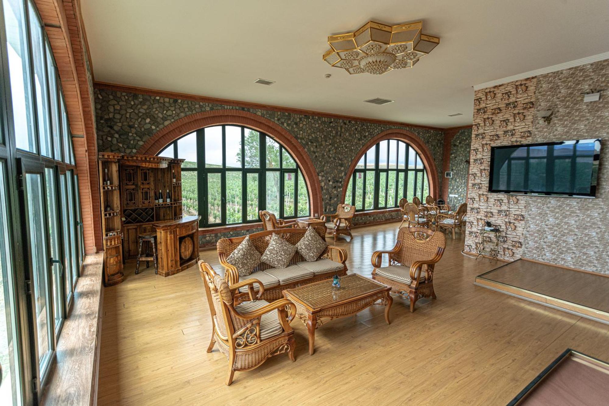 Chabiant Guesthouse Chateau Monolit Ikinci Yeniyol Εξωτερικό φωτογραφία