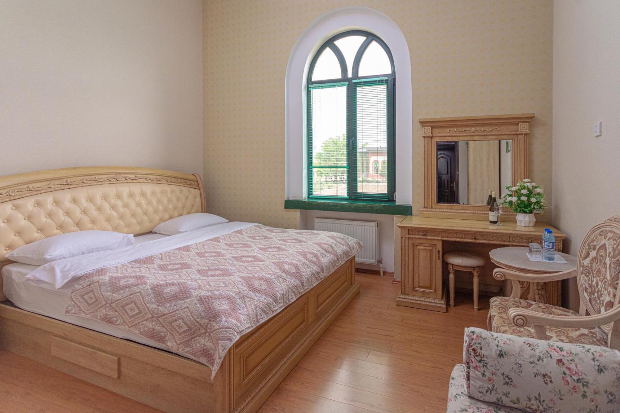 Chabiant Guesthouse Chateau Monolit Ikinci Yeniyol Εξωτερικό φωτογραφία