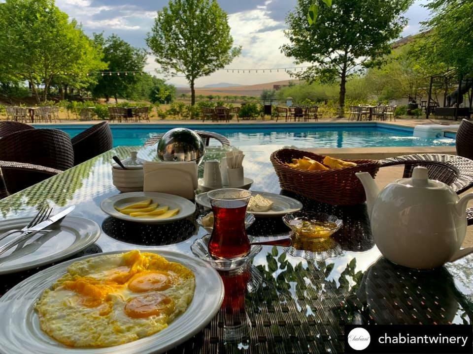 Chabiant Guesthouse Chateau Monolit Ikinci Yeniyol Εξωτερικό φωτογραφία